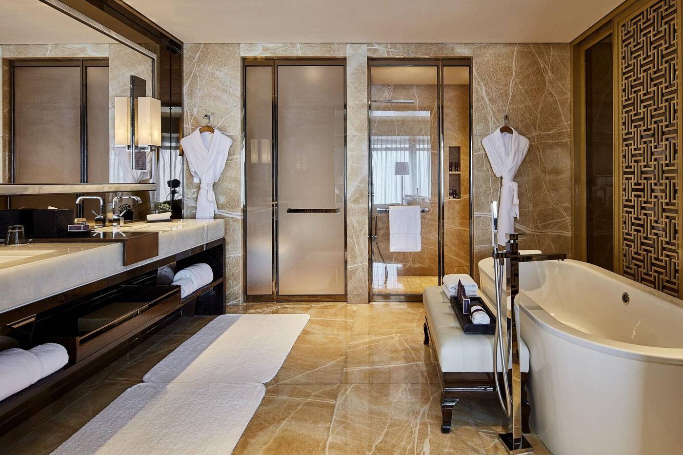 The-Ritz-Carlton--Hong-Kong-Room-46