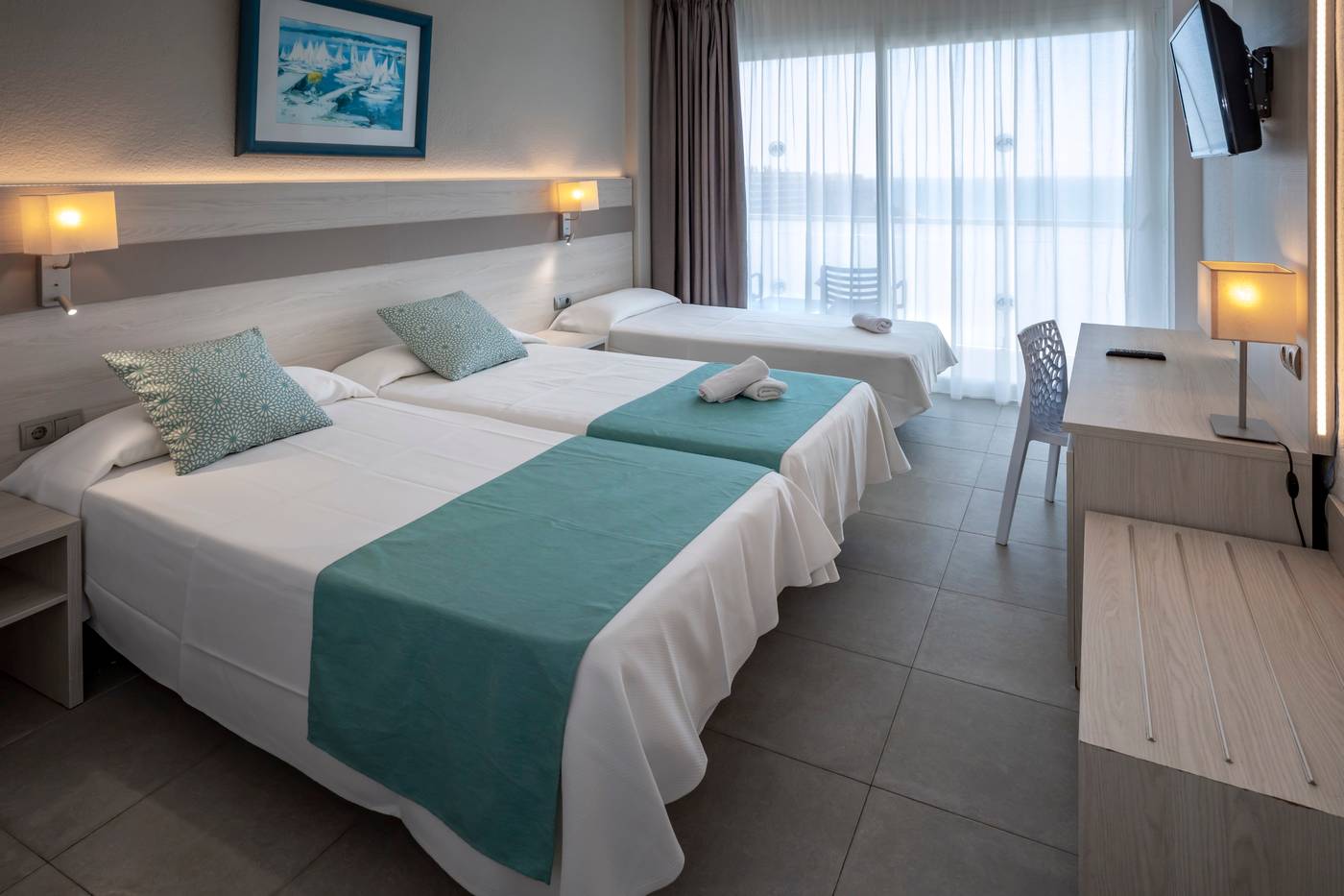 4R-Salou-Park-Resort-I-Room-16