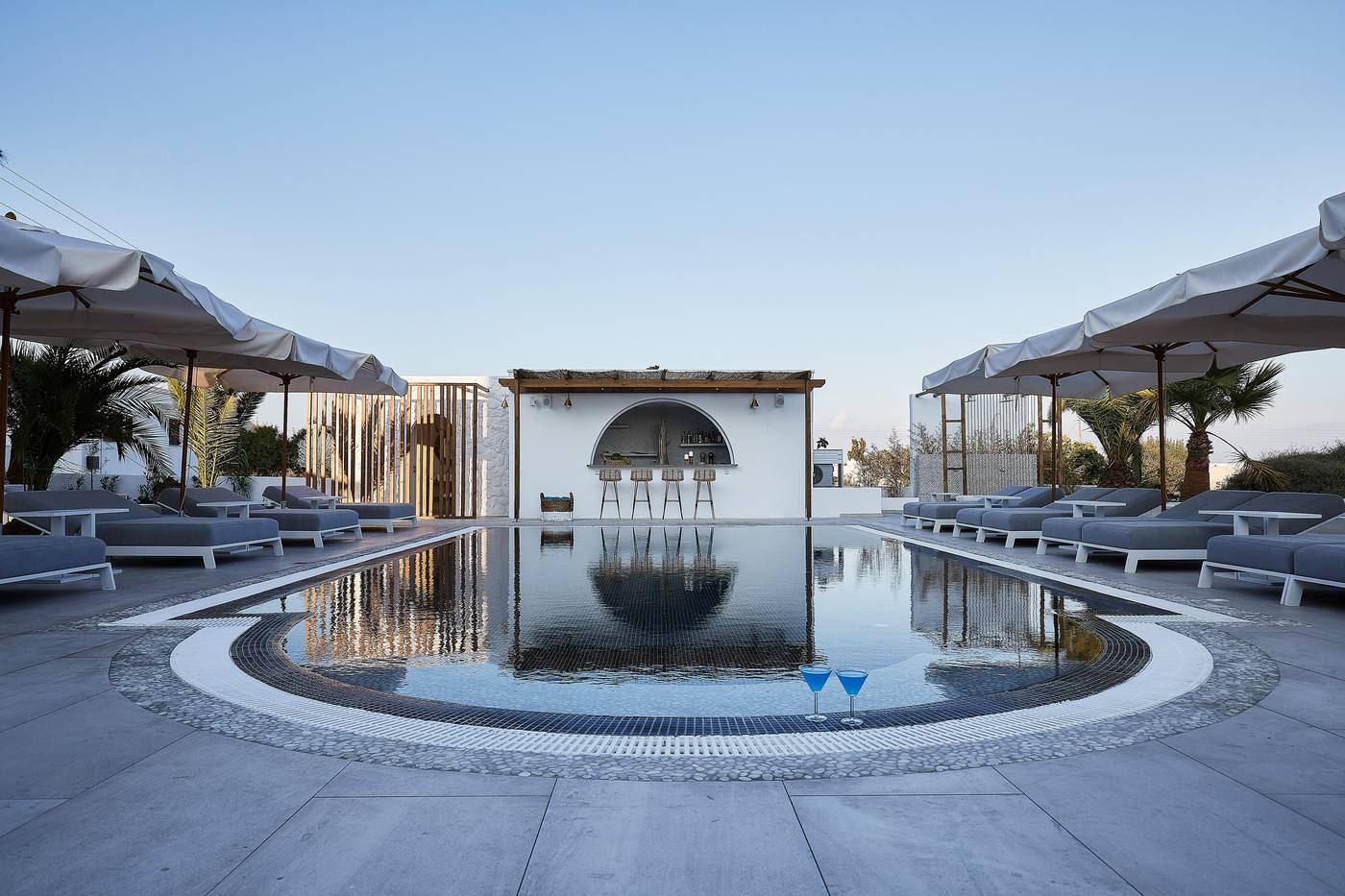 Petri-Suites-Pool-11