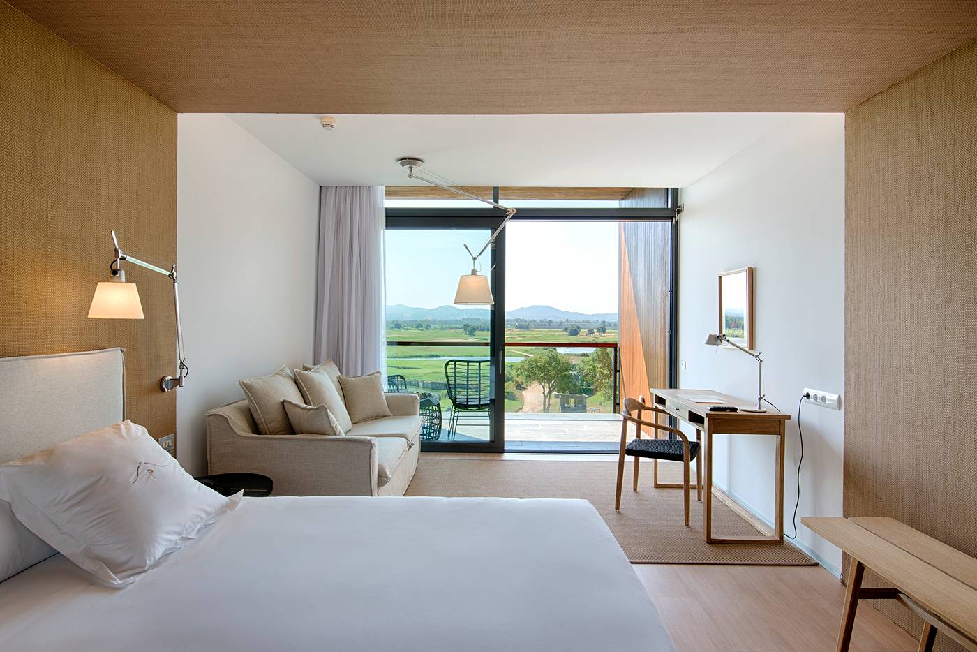 Double-Tree-by-Hilton-Hotel-Emporda-Room-7