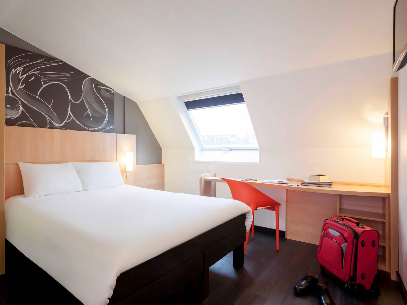 Ibis-Paris-Maine-Montparnasse-14th-Hotel-Room-23