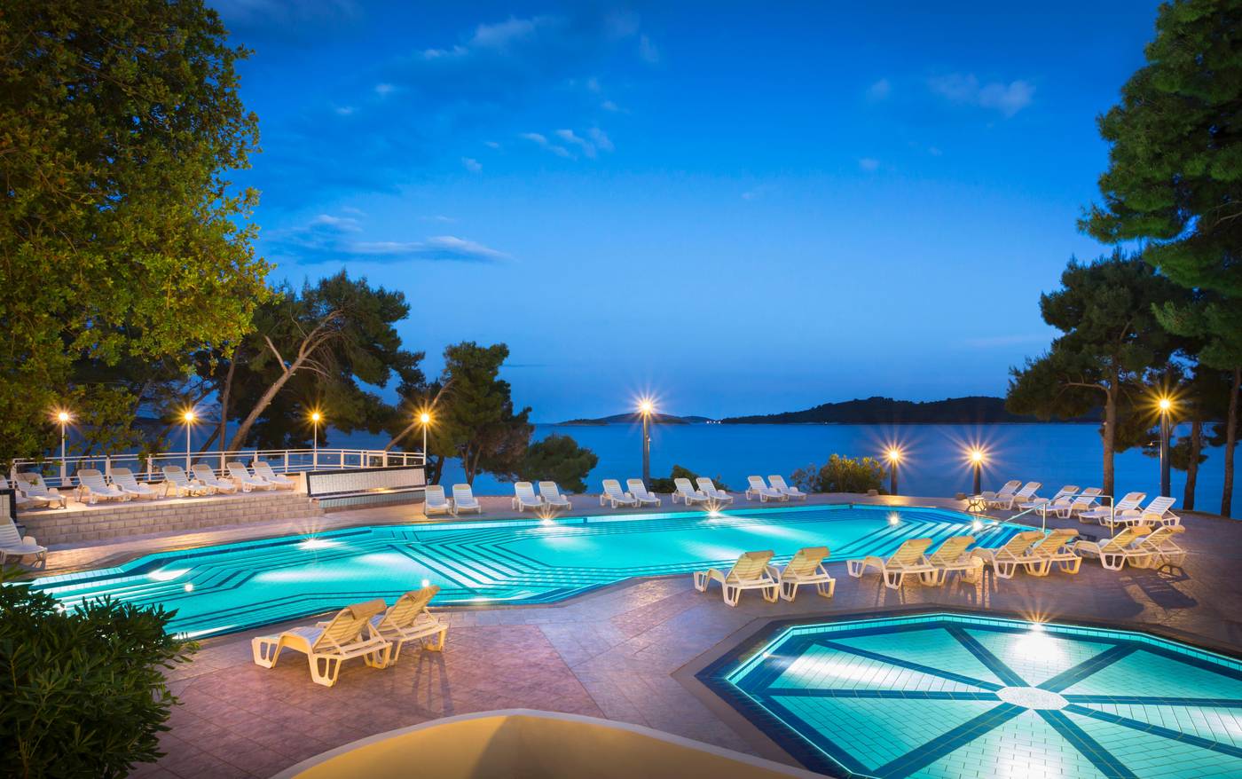 Aminess-Grand-Azur-Hotel-Pool-3