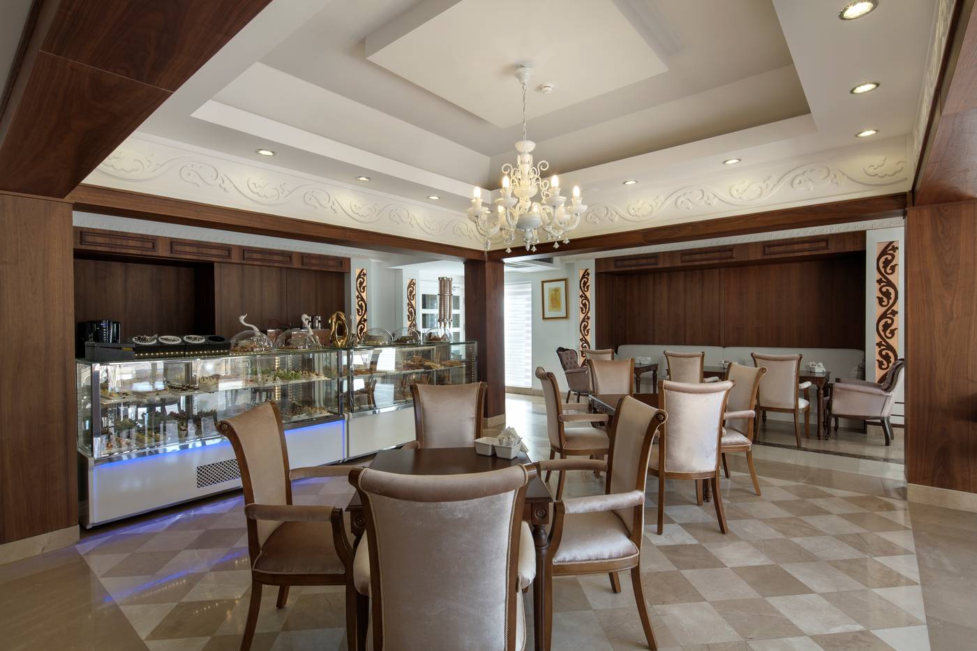 Crystal-Tat-Beach-Golf-Resort-And-Spa-Bar-38