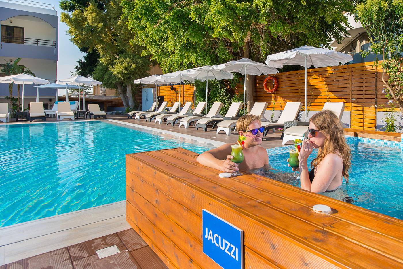 Sunny-Days-Apartments-Pool-13