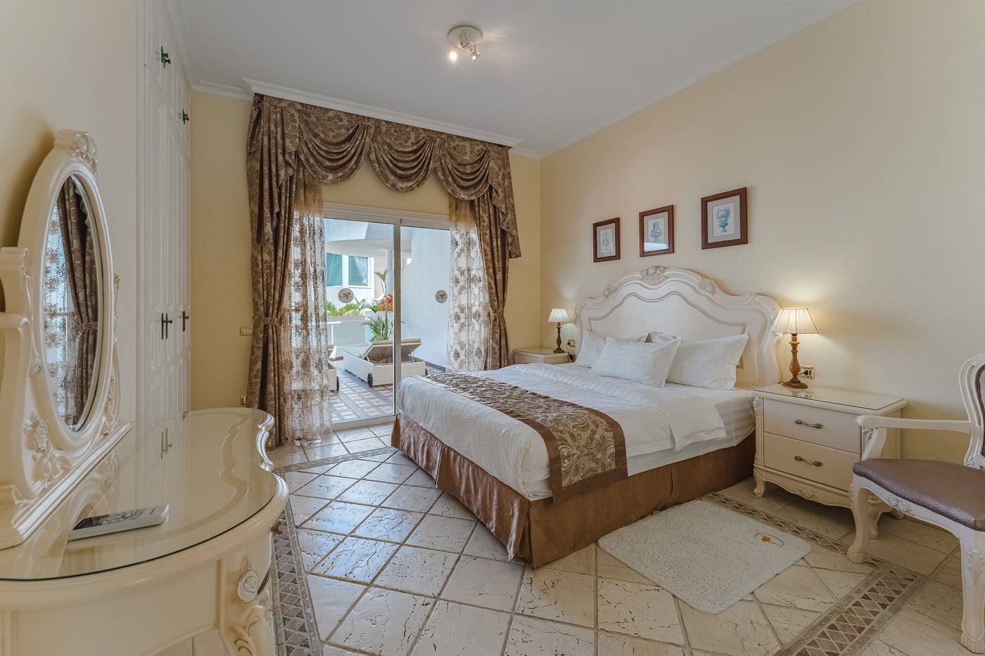 Flamingo-Suites-Room-45