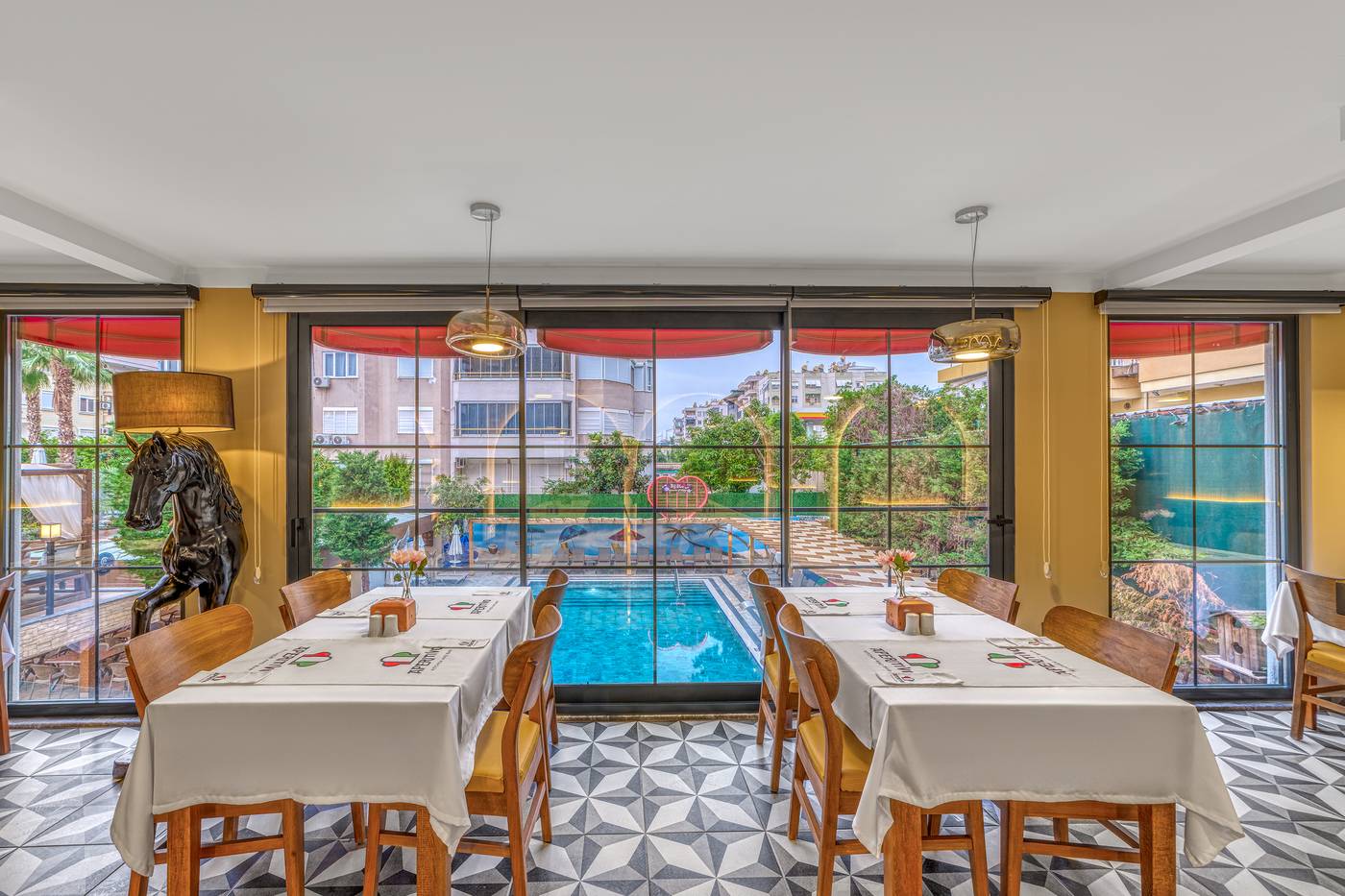 Big-Blue-Suite-Hotel-Restaurant-55