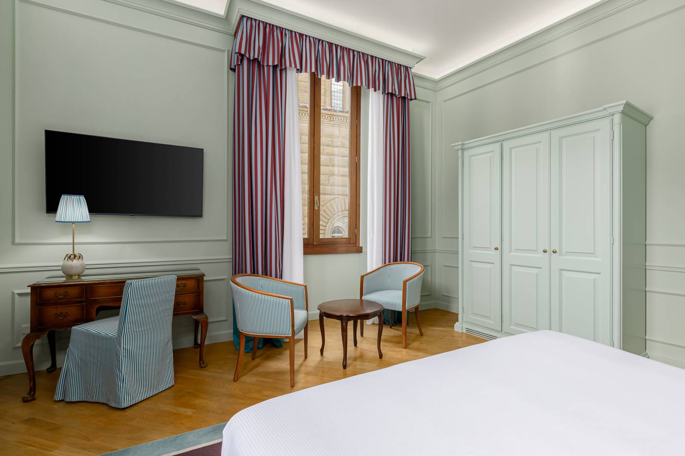 Room-Mate-Isabella-Room-23