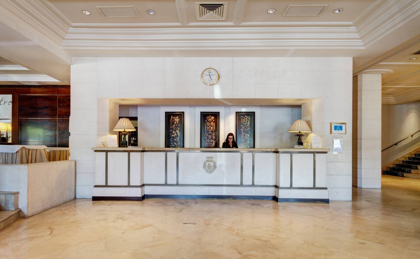 Mercure-Catania-Excelsior-Lobby-33