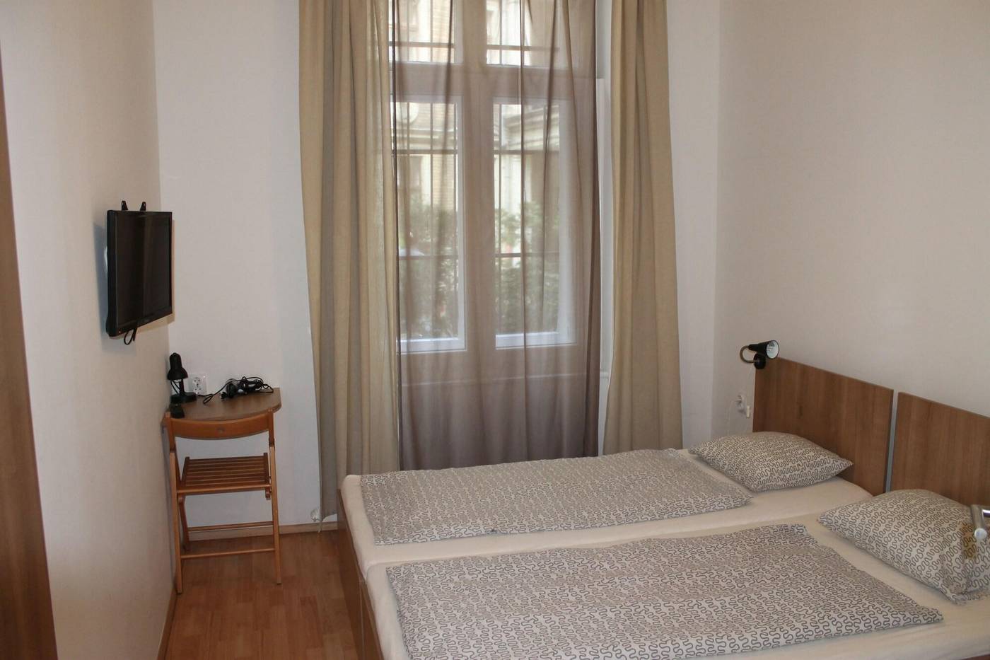 Omega-Guesthouse-Budapest-Room-14
