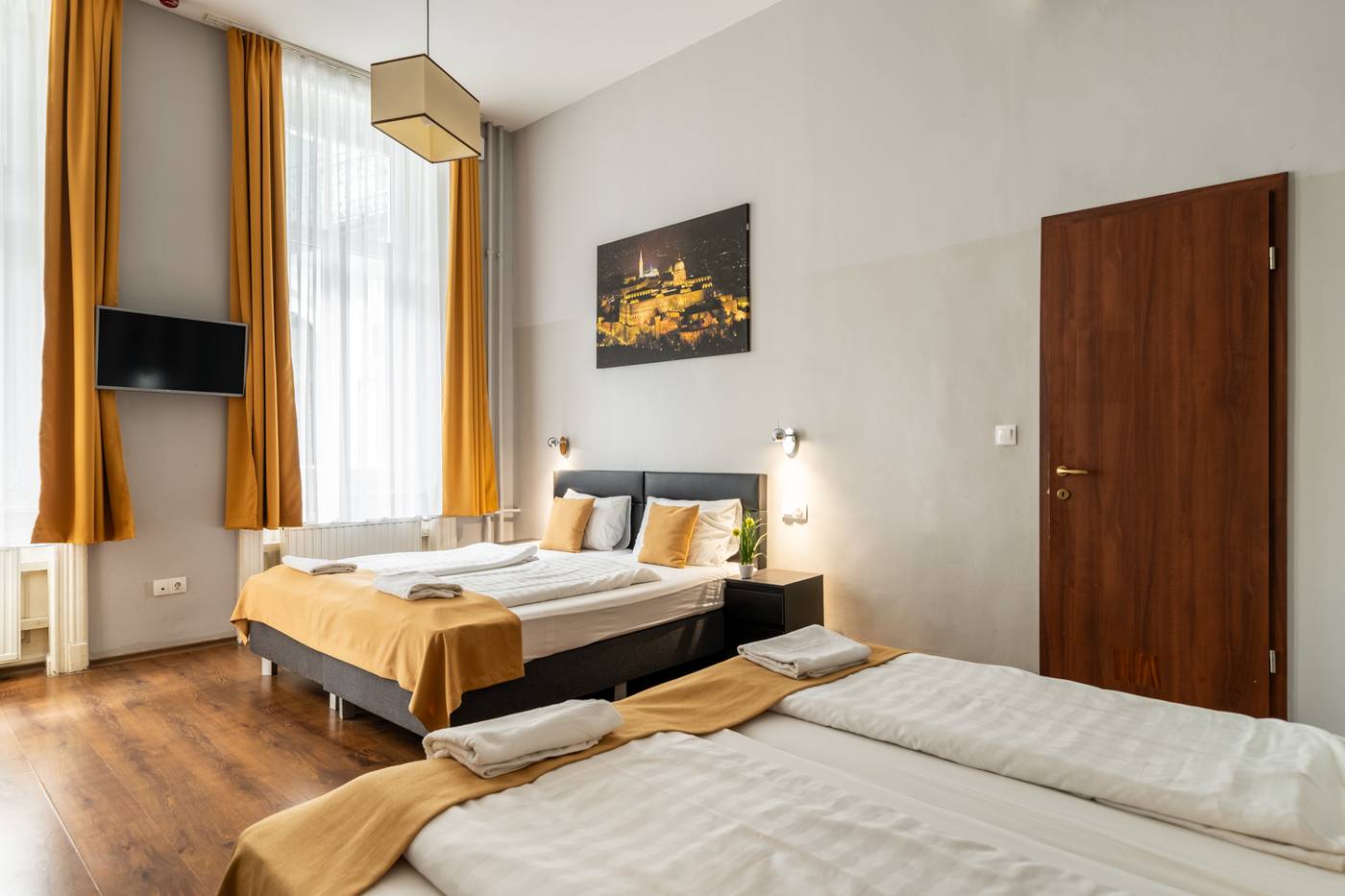 Full-Moon-Budapest-Room-21