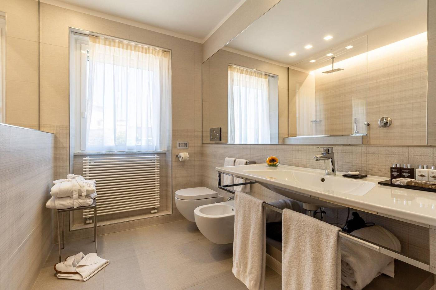 Harry-s-Bar-Trevi-Hotel---Restaurant-Room-42