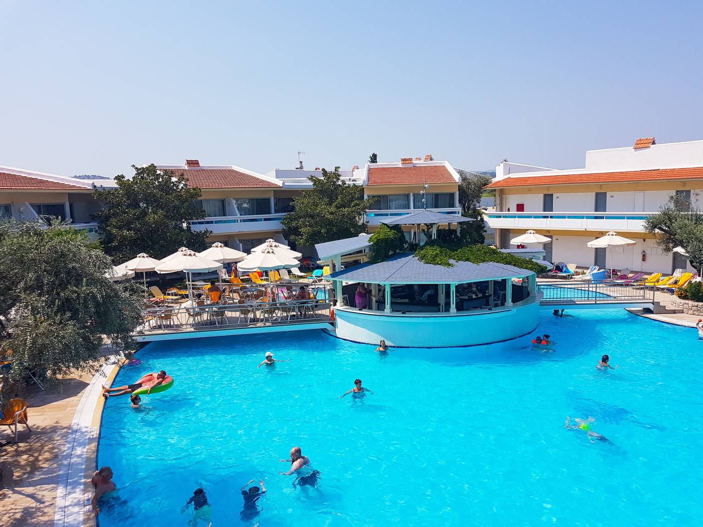 Lydia-Maris-Pool-8