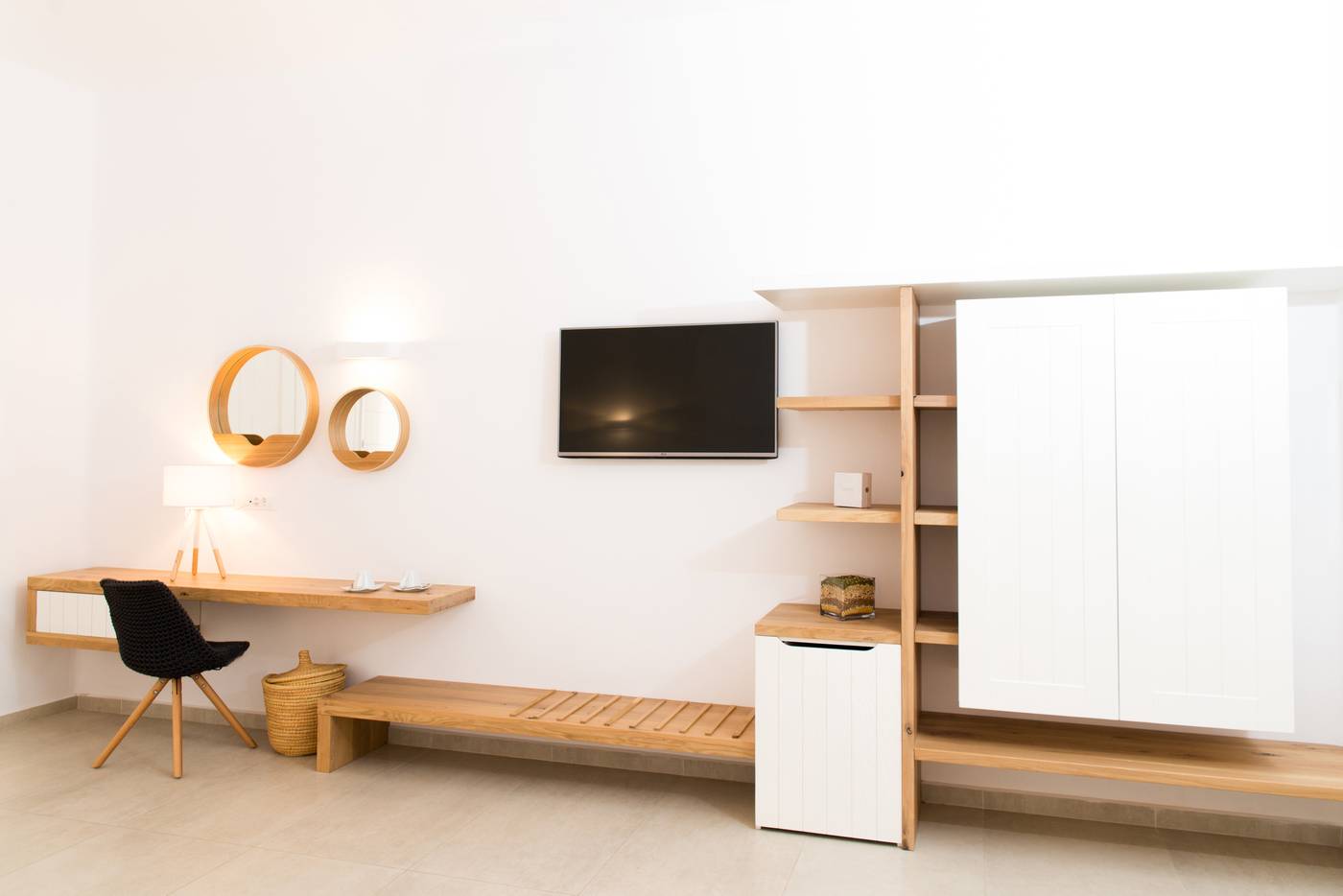 Super-Paradise-Hotel-Room-36