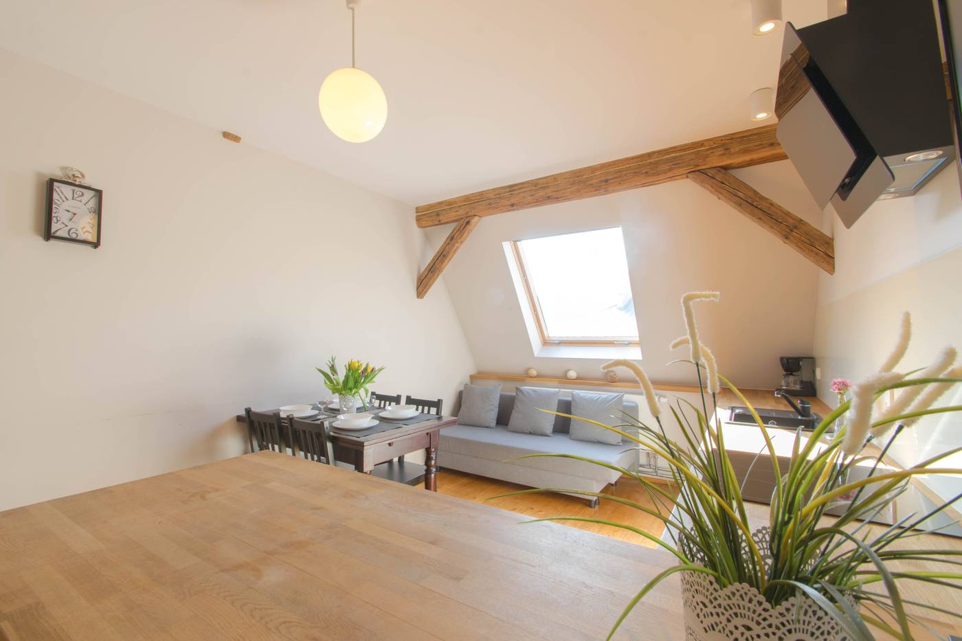 The-Spiski-Palace-Apartments-Room-35