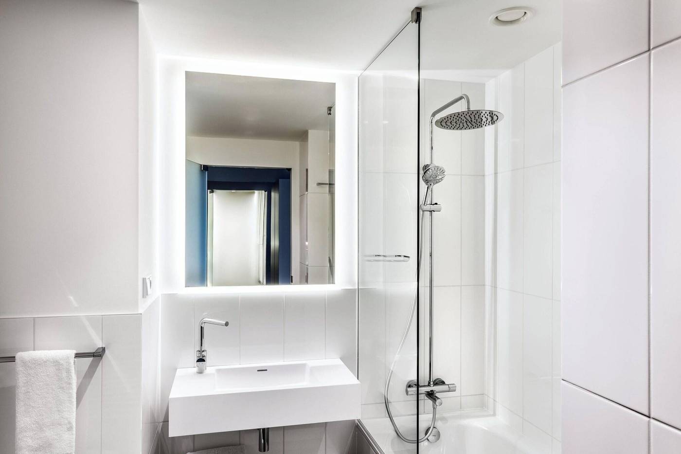 Courtyard-Prague-Airport-Room-28