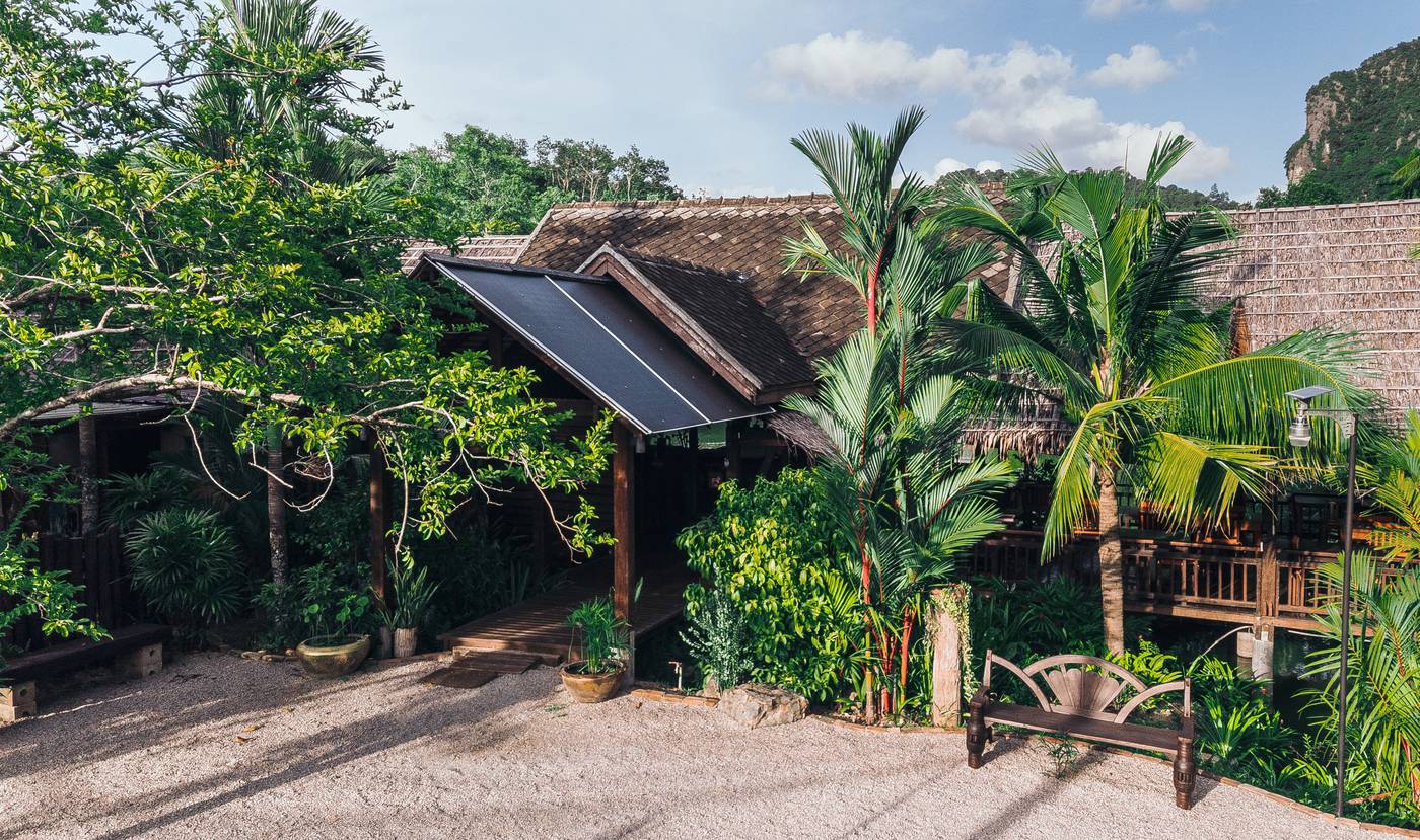 Ban-Sainai-Resort-Restaurant-13