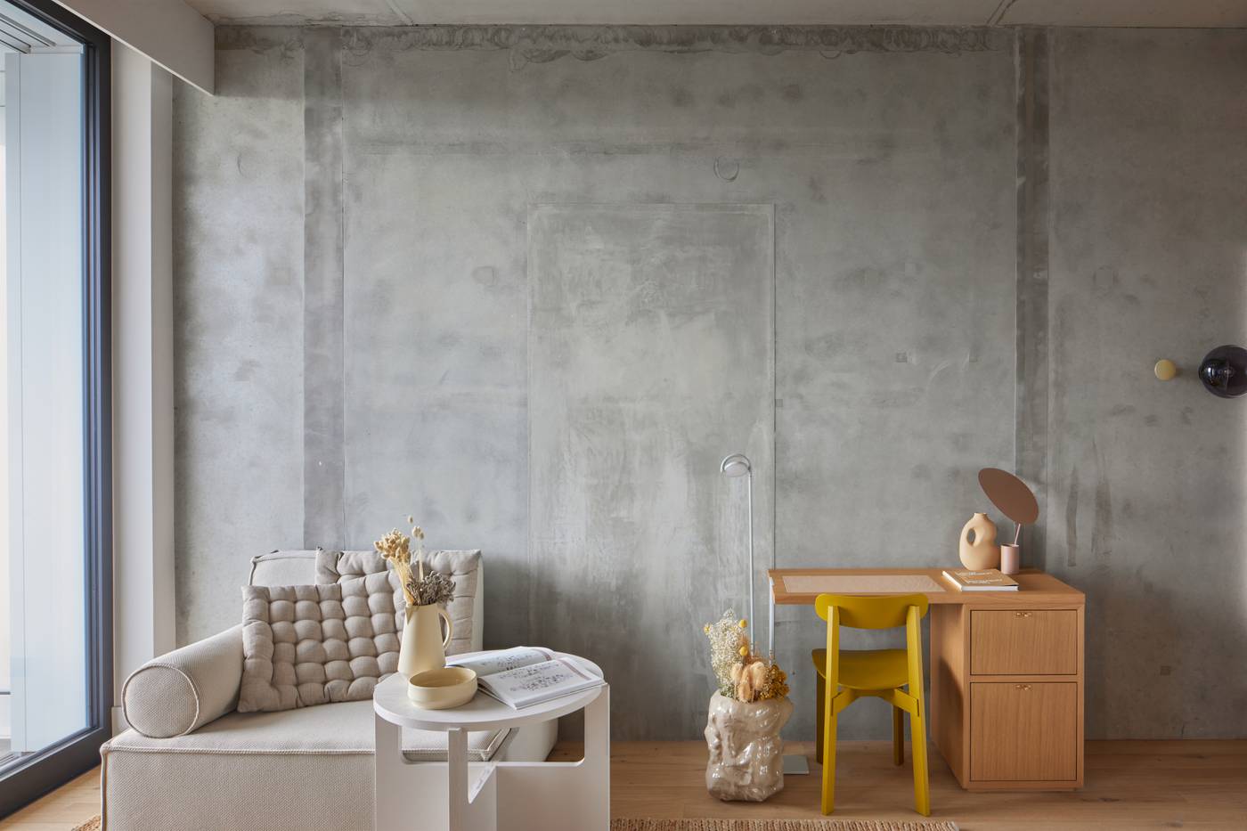 Locke-at-East-Side-Gallery--Friedrichshain-Room-43