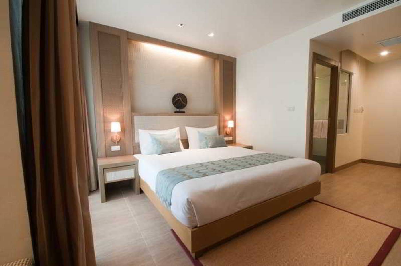 The-ASHLEE-Plaza-Patong-Hotel---Spa-Room-16