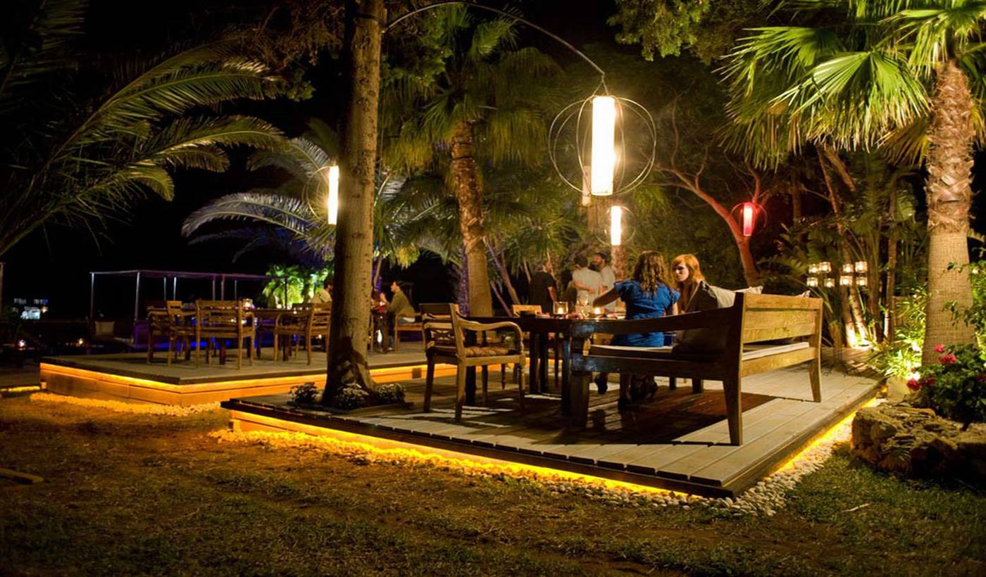 Hotel-100--Fun-Bar-12