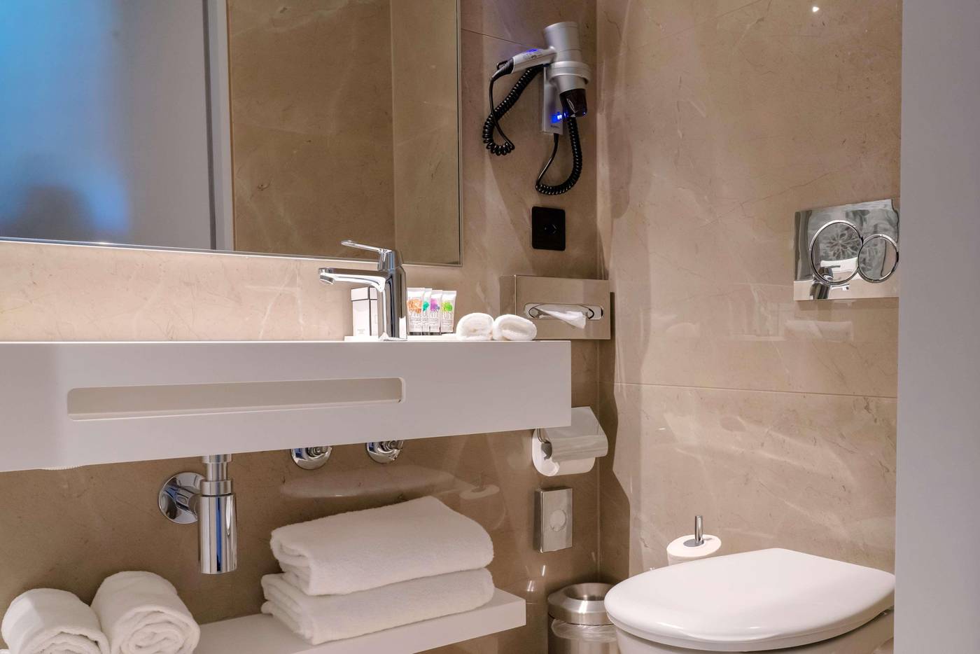 Nash-Pratik-Hotel-Room-21