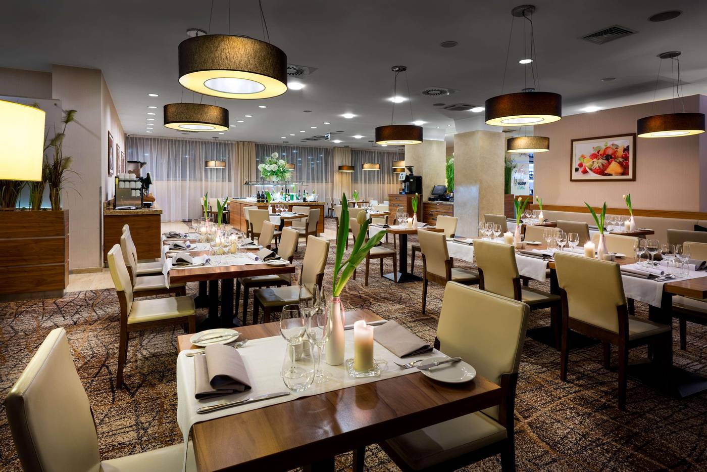 Hilton-Garden-Inn-Krakow-Restaurant-36
