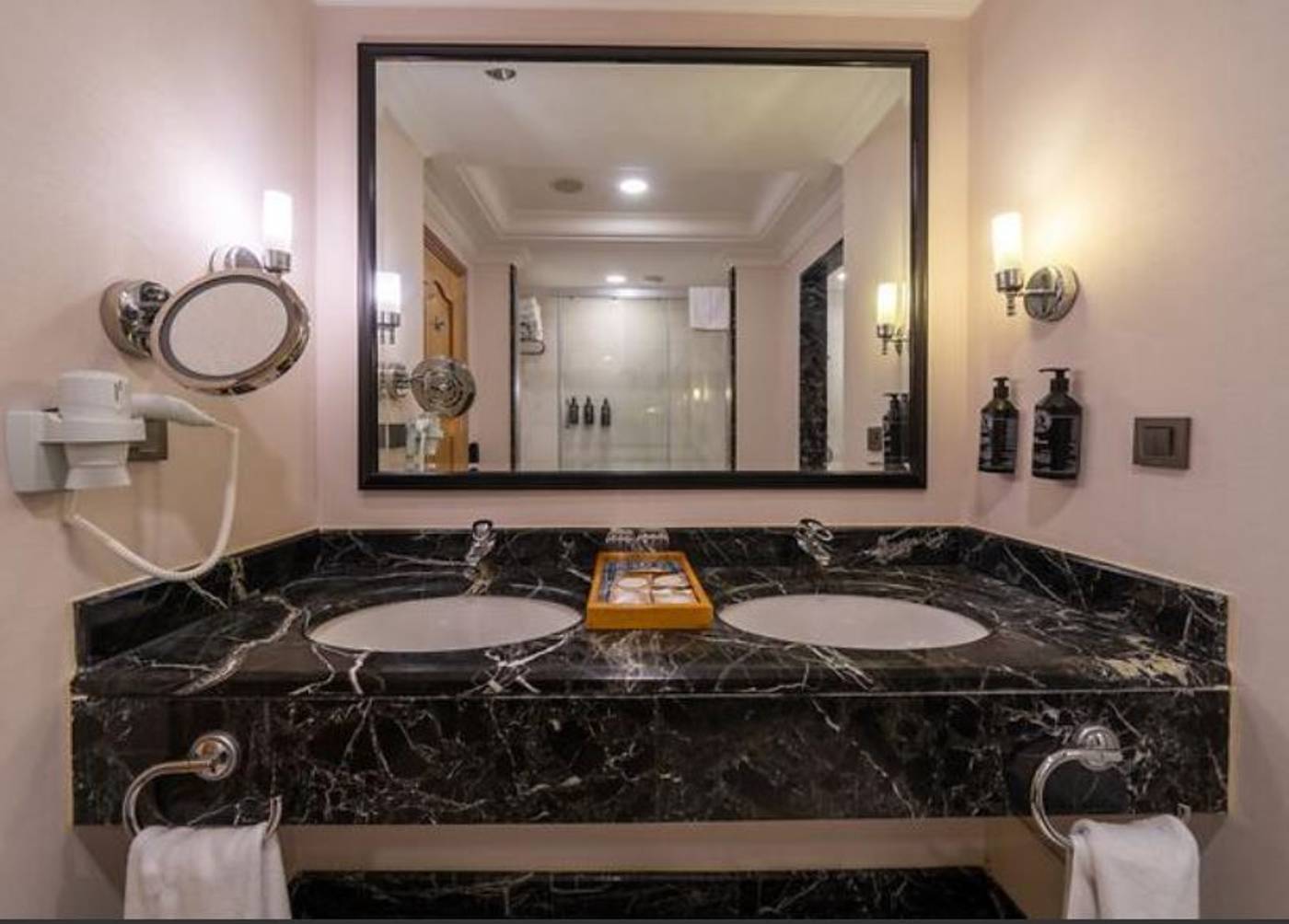 The-Norm-Oriental-Room-39