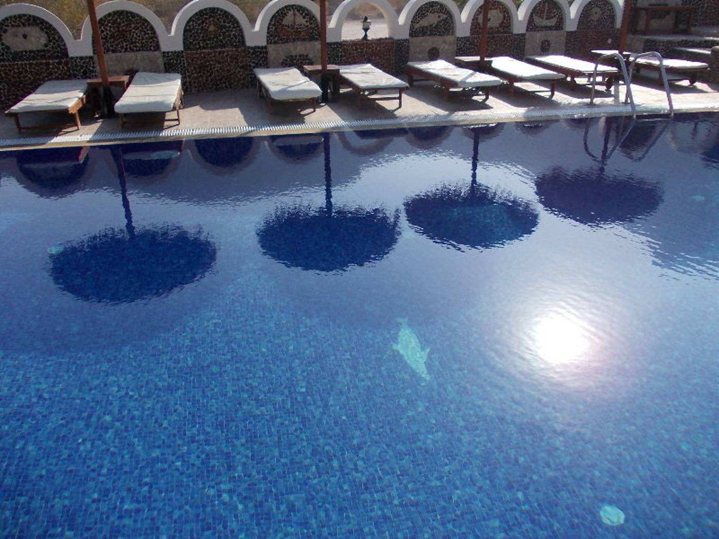 Aparthotel-Black-Sand-Pool-8