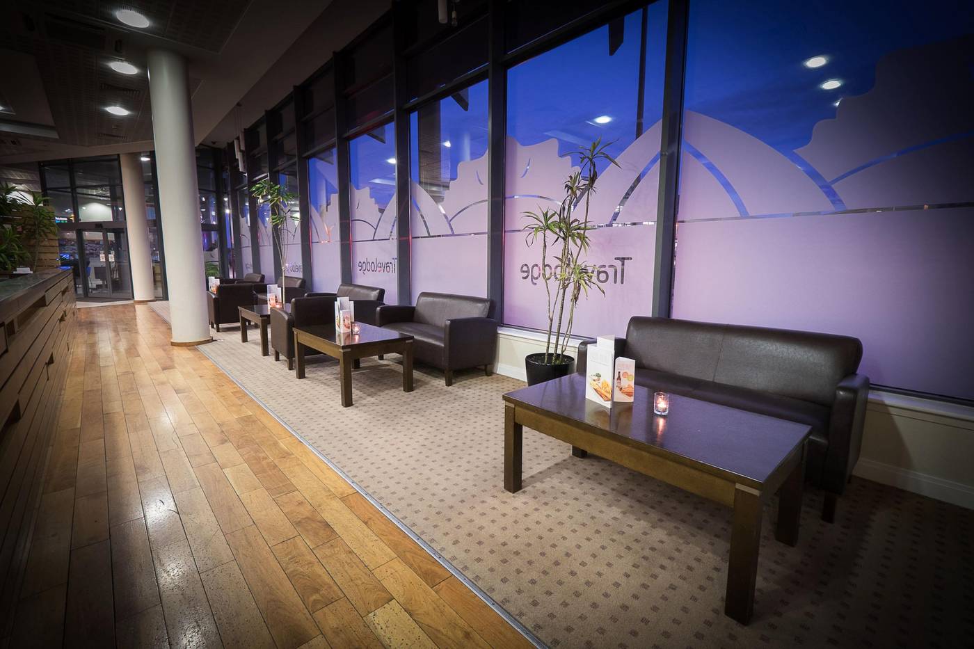 Travelodge-Dublin-Airport-South-Lobby-2