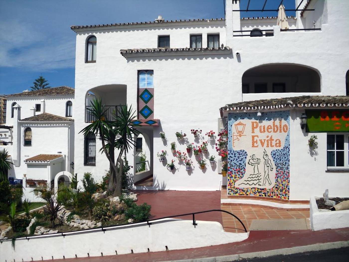 Pueblo-Evita-Club-Lobby-10