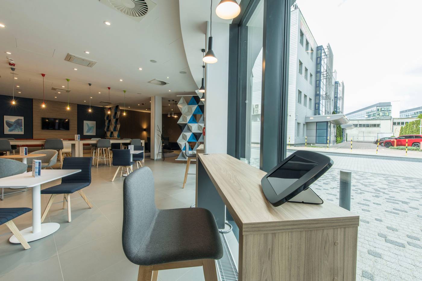 Holiday-Inn-Express-Warsaw---Mokotow-Lobby-4