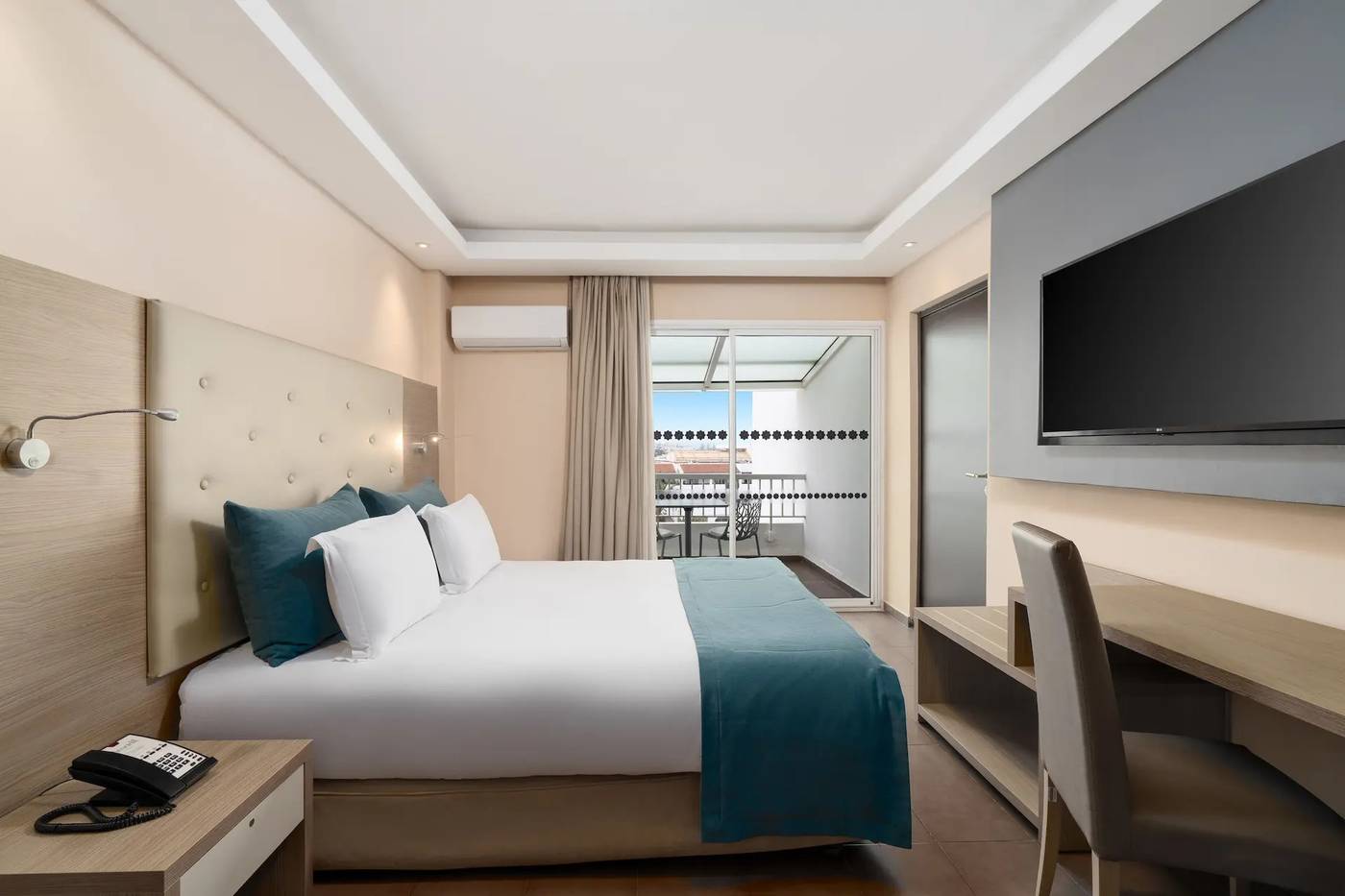 Atlas-Amadil-Beach-Aqua-Sun-Room-23