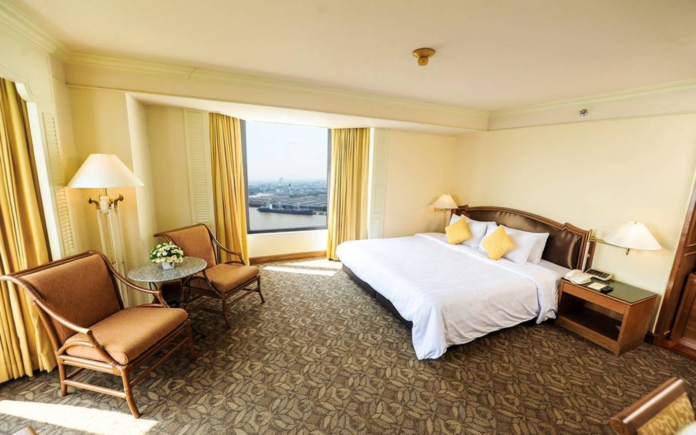 Montien-Riverside-Bangkok-Hotel-Room-19