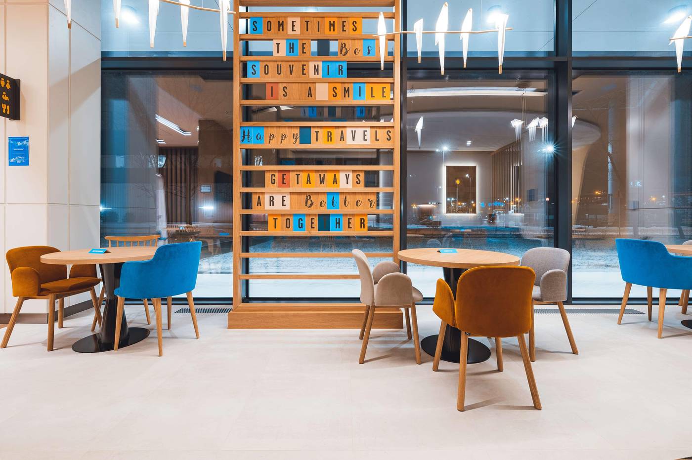 Hampton-By-Hilton-Warsaw-Reduta-Lobby-23