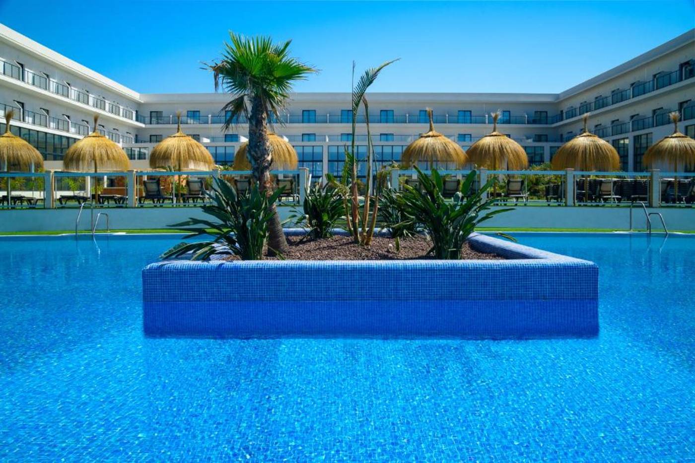 Cabogatamar-Garden-Pool-5