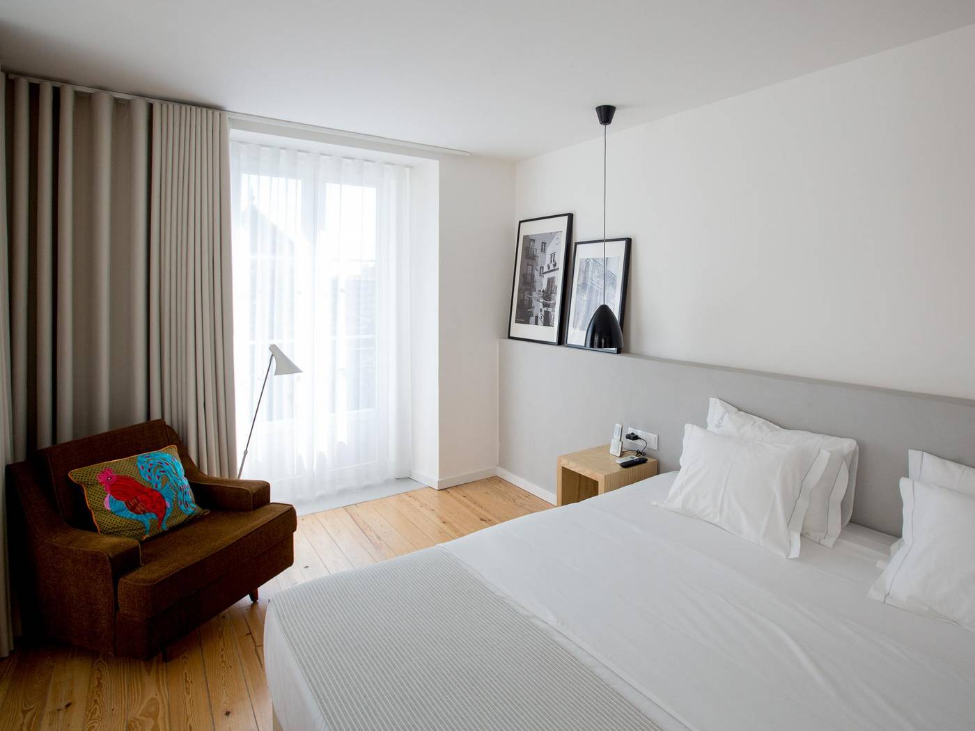 The-8-Down-Town-Suites-Room-10