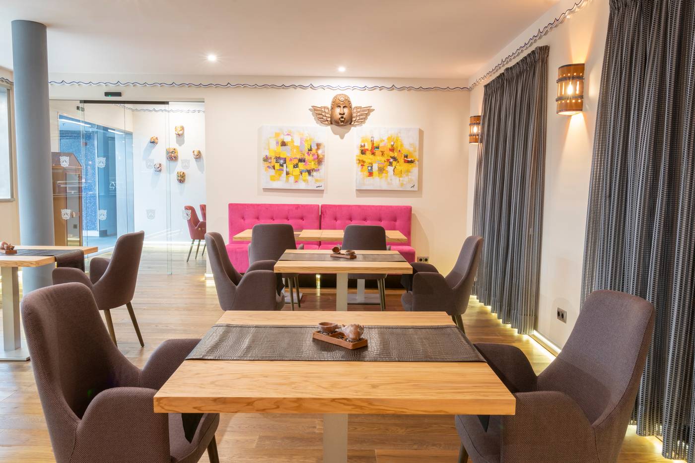 Europe-Villa-Cortes-Restaurant-59