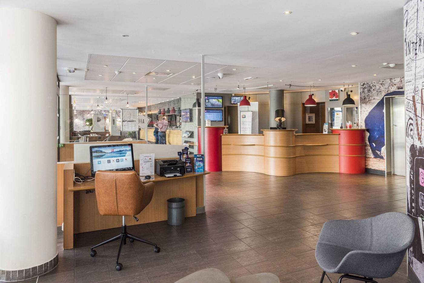 Ibis-Marne-la-Vallee-Val-d-Europe-Lobby-2