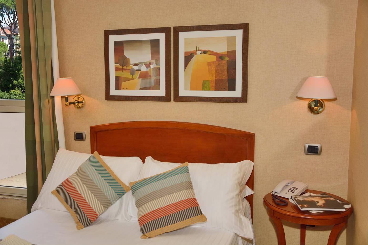 LH-Hotel-Lloyd-Rome-Room-18