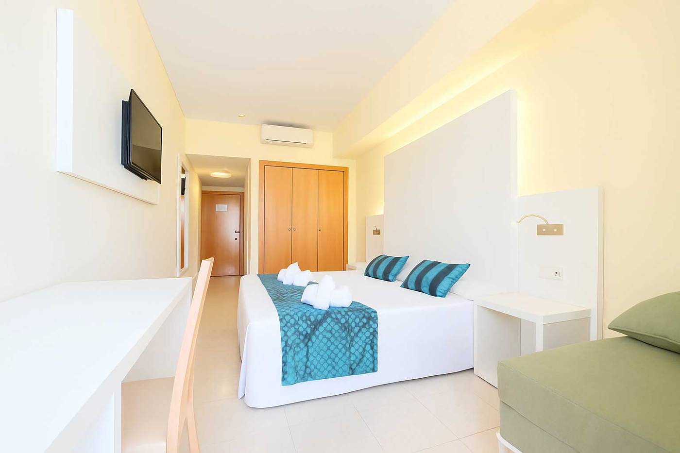 Azuline-Hotel-Pacific-Room-16