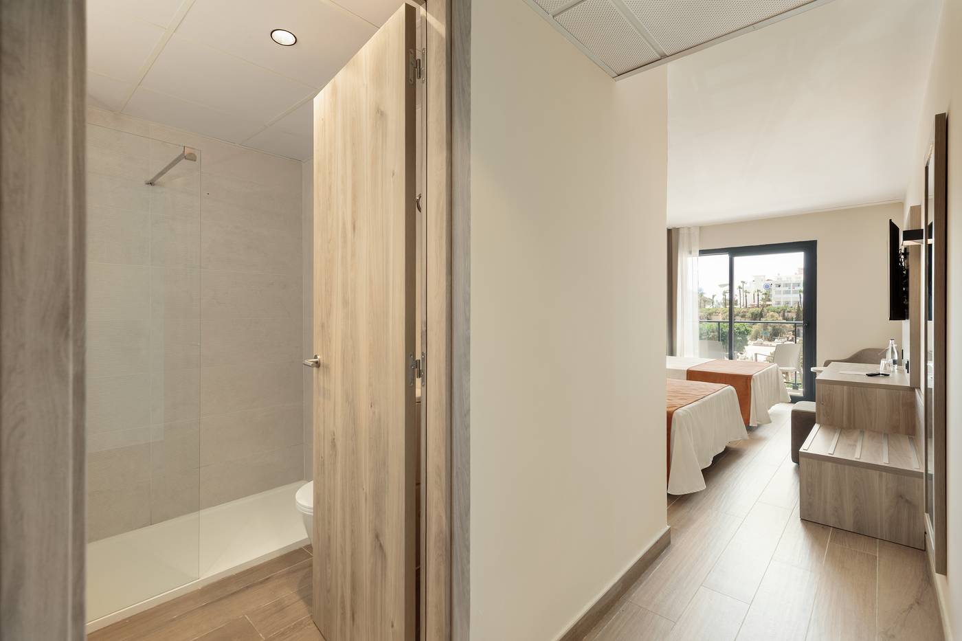 Best-Oasis-Tropical-Room-43