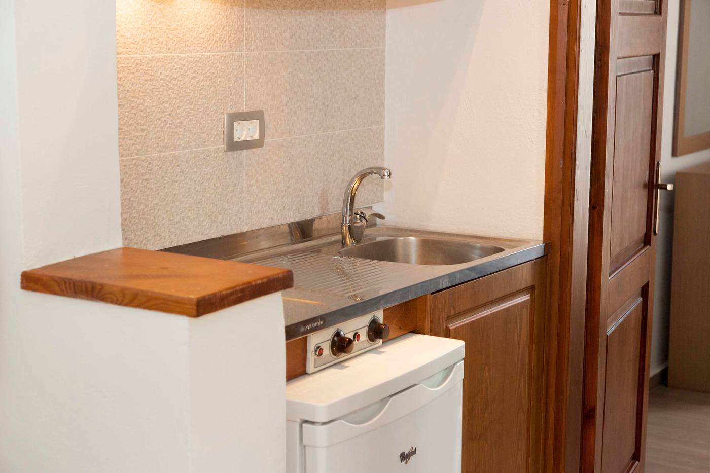 Sunny-Suites-Room-27