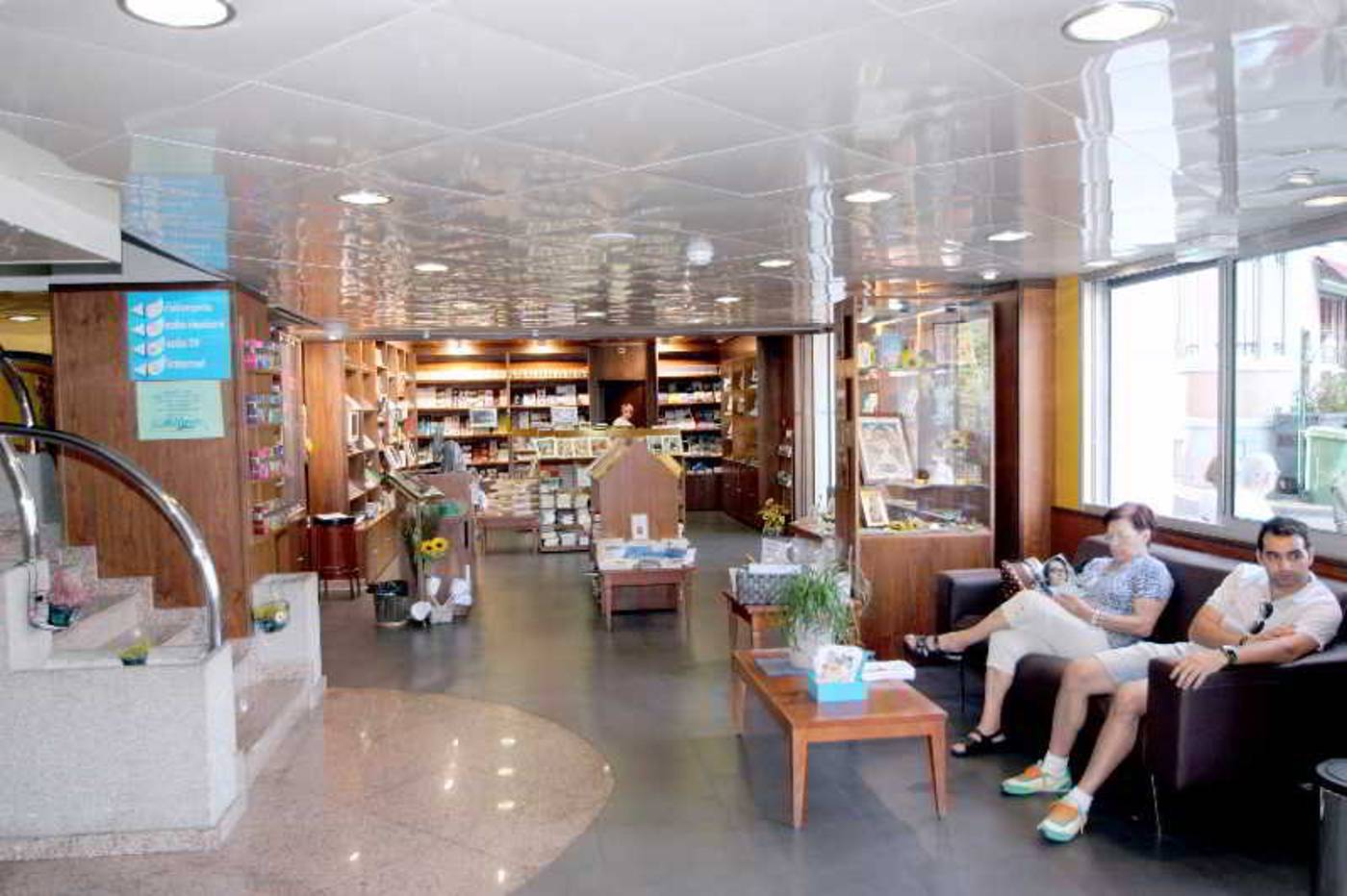 La Source-France-LOURDES-Lobby-10