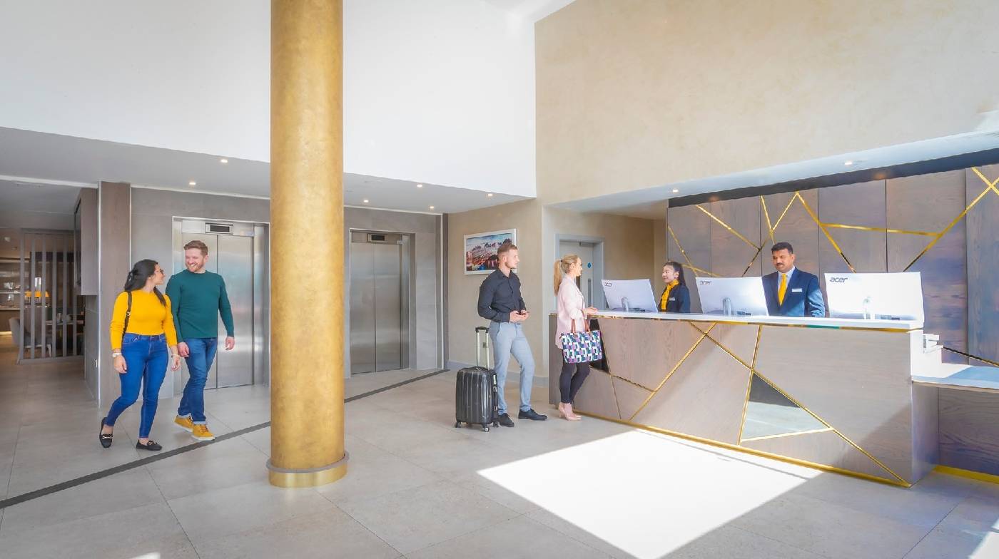 Maldron-Hotel-Parnell-Square-Lobby-4