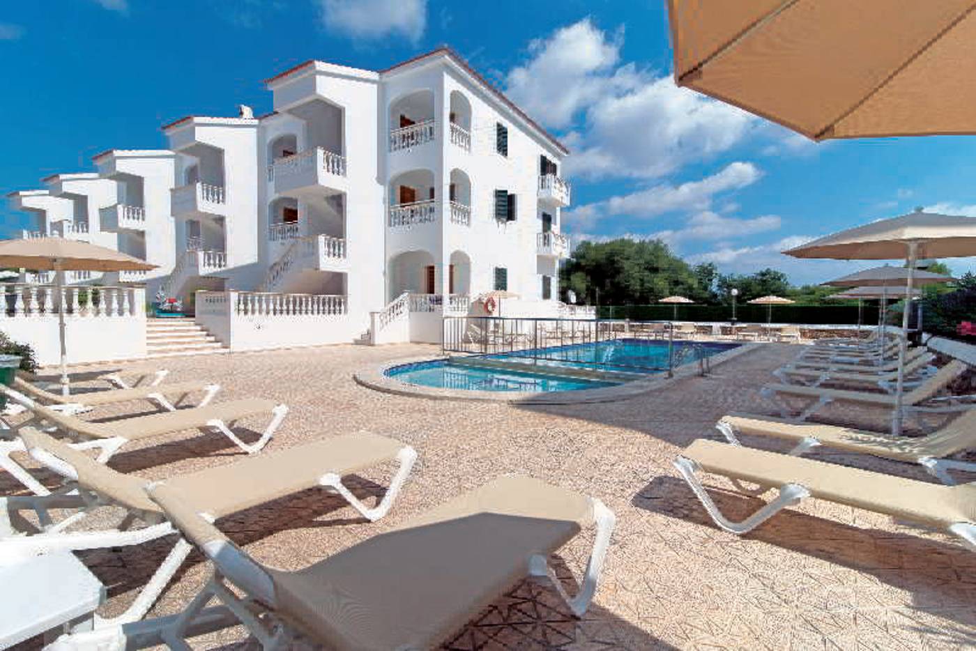 Apartamentos-Mar-Blanca-Pool-8