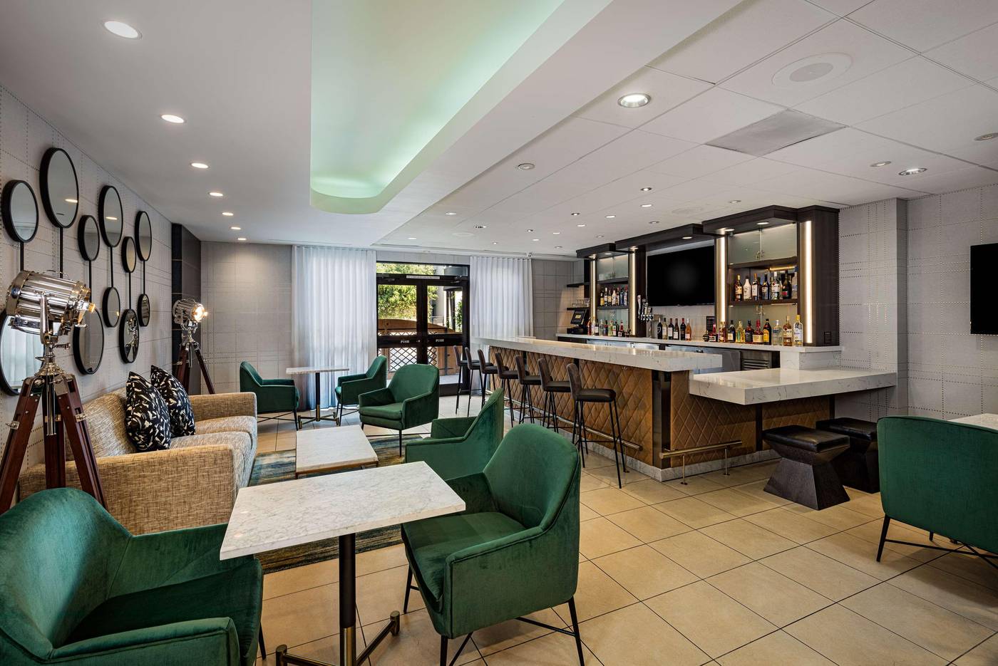 Hilton-Garden-Inn---Los-Angeles-Hollywood-Bar-4