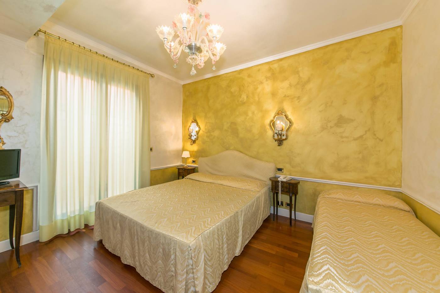 Hotel-Pantalon-Room-13