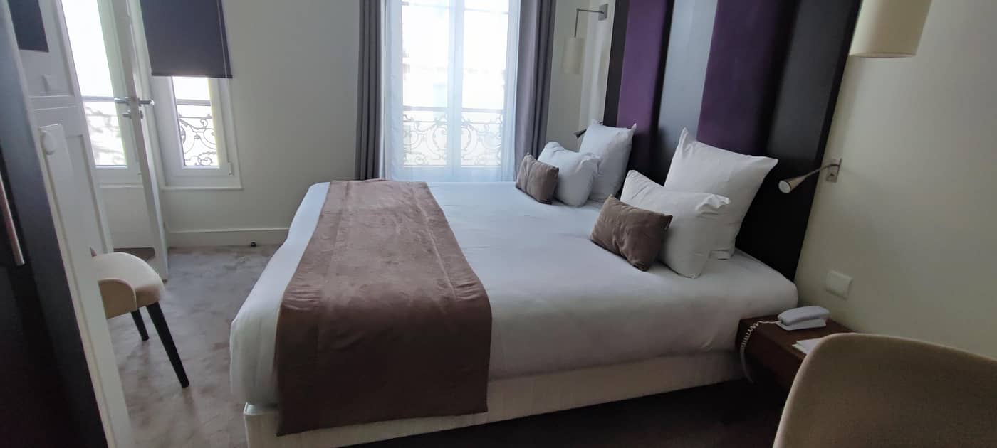 Hotel-Elysees-Bassano-Room-47