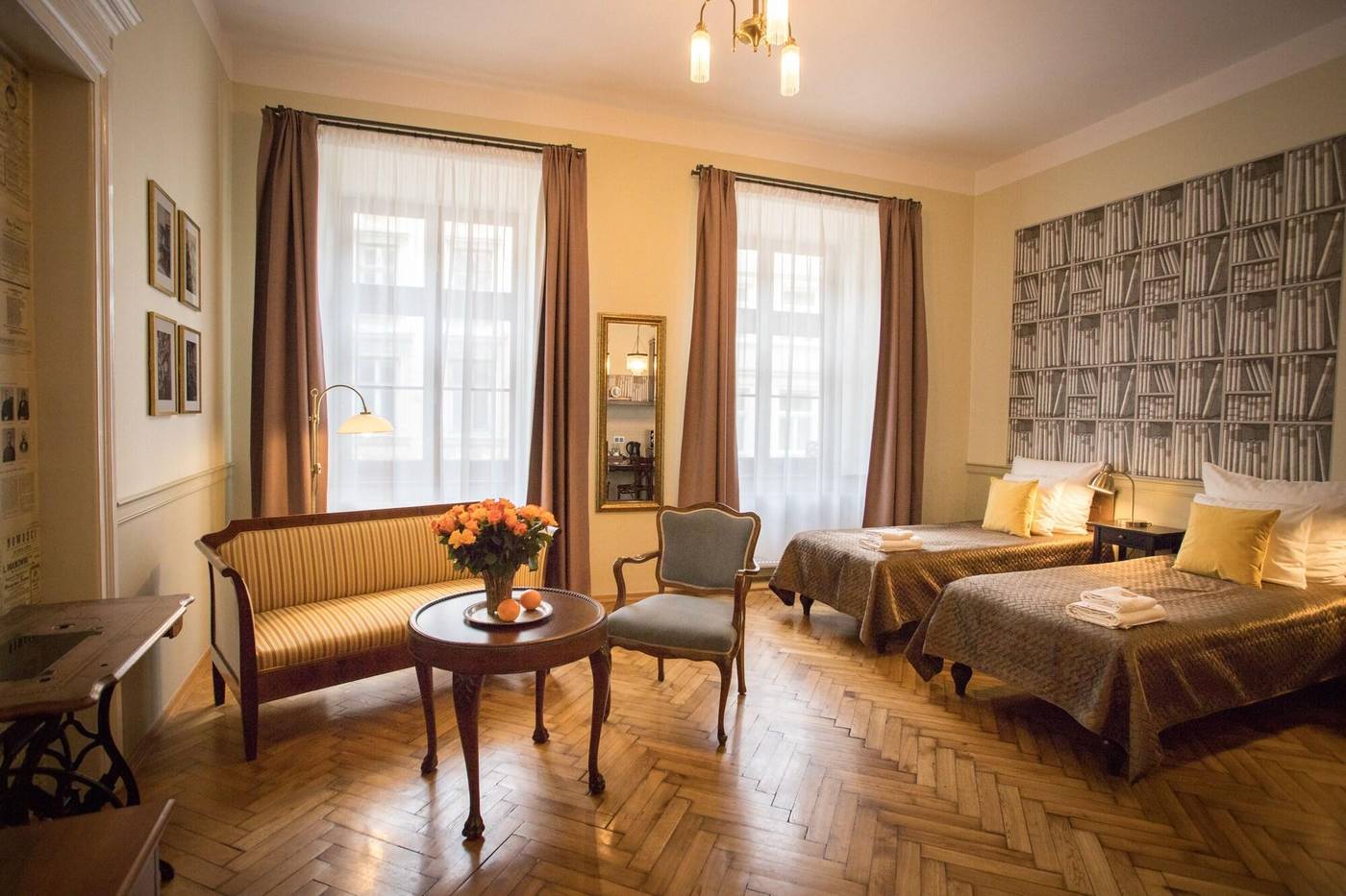 Scharffenberg-Apartments-Main-Square-Room-19