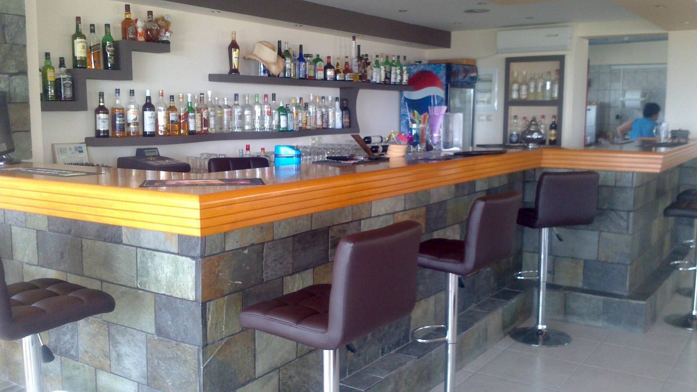 Athinoula-Bar-45
