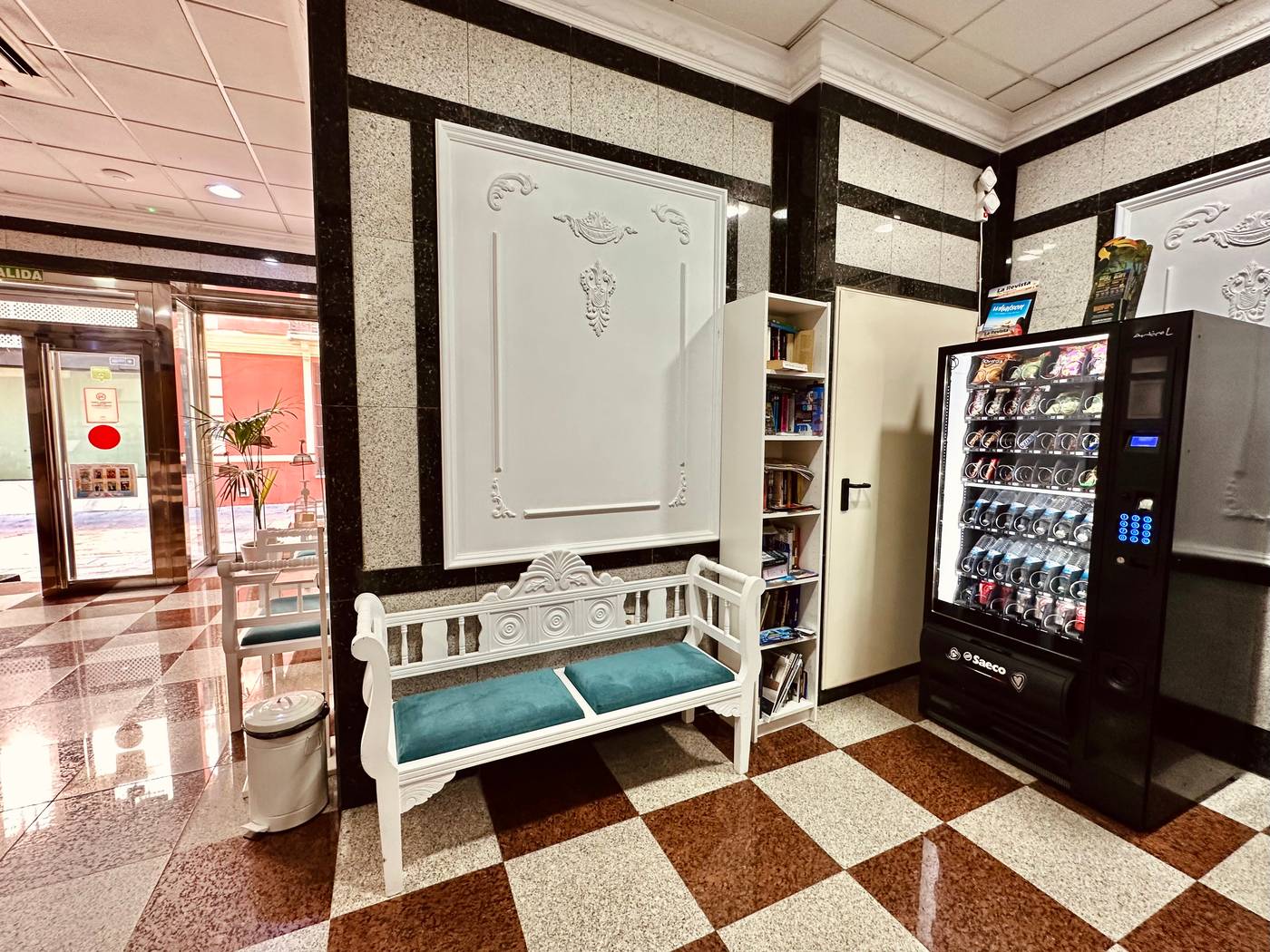 Hotel-Reyesol-Lobby-21